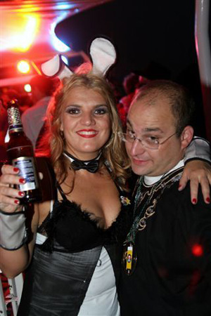 a8608341156326800-8811